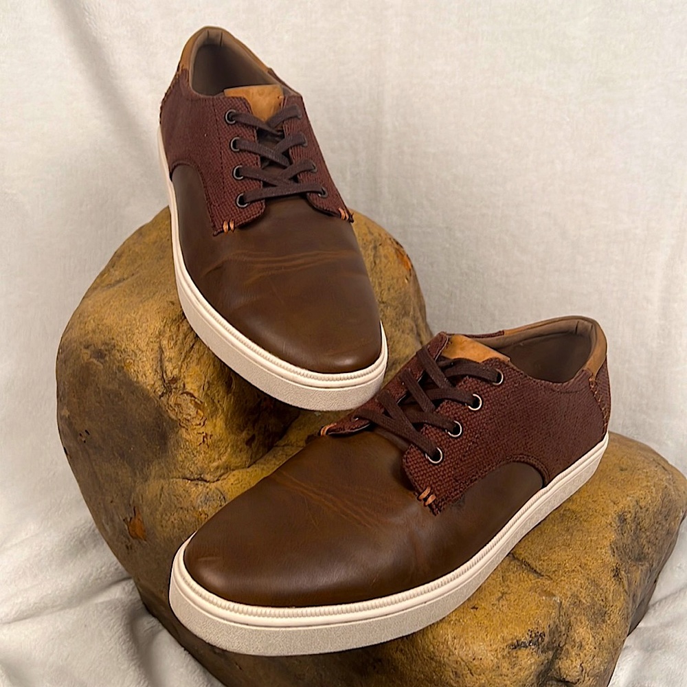Casual shoes made by ALDO.  Two tone Canvas and Brown Leather.  Mens Size 11.